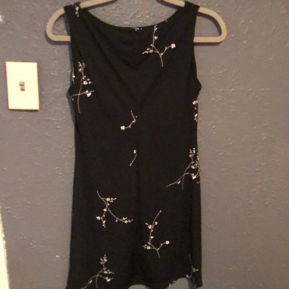 Jalate black dress with white flowers. - Picture 2 of 4